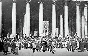 Crowd outside St. Paul's Cathedral, London, Victorian period