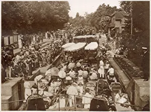 Boaters Prints: Crowded Boulter's Lock in Maidenhead, on Ascot Sunday. Date: June 1924