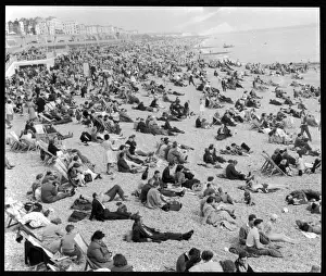 Shingle Prints: Crowded Brighton Beach