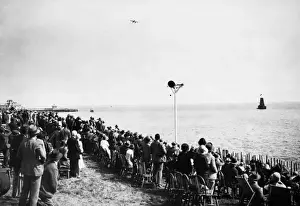 Crowds of People Watching the Schneider Trophy Air Race ?