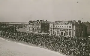 Crowds on Southsea beach watching Flt Lt Boothman