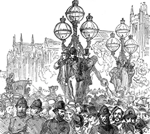 Images Dated 7th July 2004: Crowds waiting for news outside the Tichborne Trial