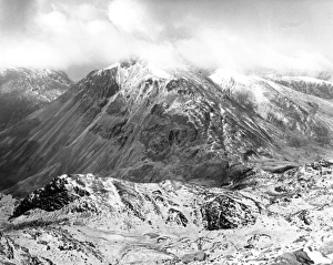 Images Dated 17th February 2016: Cumbria, Lake District - Snow-covered Great Gable