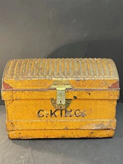 Emigrants Collection: Cunard Line - emigrants tin trunk, stencilled G King