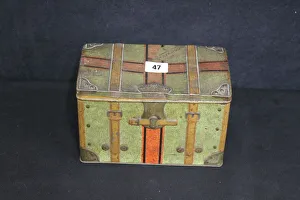 Straps Prints: Cunard line promotional biscuit tin