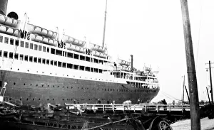 Yokohama Prints: Cunard liner RMS Samuria in Yokohama, probably 1920s