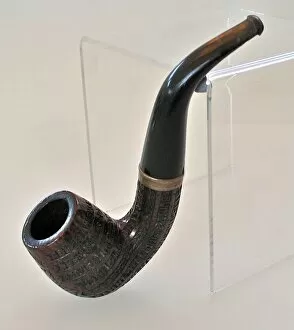A curved stem pipe, finely hand carved - WWI