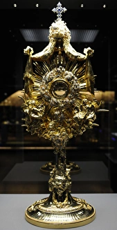 Catharijneconvent Collection: Custody of gilded silver decorated with precious stones. 178