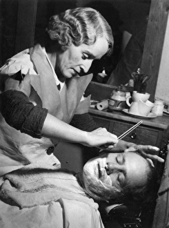 Images Dated 10th July 2012: Cut Throat Shave