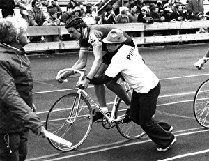 Images Dated 2nd September 2011: Cycle Race Push Start