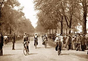 Cycling in Hyde Park London
