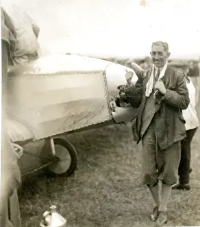 Brownie Prints: Cyril Frank Uwins, 1896-1972, flew into third place at t?