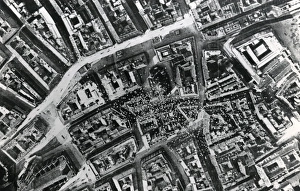 Images Dated 4th October 2011: D Annunzios propaganda drop over Vienna, WW1