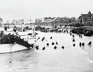 Ww 2 Collection: D-Day - British and Canadian troops landing - Juno Beach