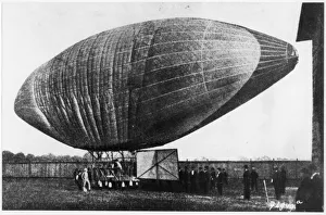 Daimler-engined powered gas balloon