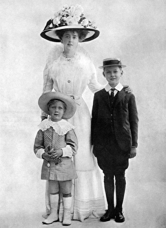 Daisy, Princess Henry of Pless (1873 - 1943), formerly Mary Theresa Olivia Cornwallis-West. A great Edwardian society beauty, she married one of Imperial Germany's wealthiest princes in 1891. Her memoirs are an insightful record of the Edwardian era. Her son, pictured on the right here, became Hans Heinrich XVII, 4th Prince of Pless (1900 - 1984). The younger is Alexander Frederick (Alexander von Hochberg). Date: 1910 Daisy, Princess of Pless and her sons