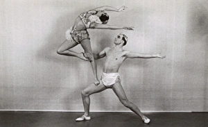 Images Dated 25th July 2017: Dance, Ballet - two dancers demonstrating lifts and poses
