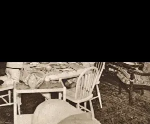 Daphne du Maurier and children at Menabilly, 1944