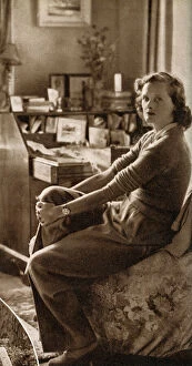 Cornish Collection: Daphne du Maurier at their Cornish home, Menabilly, 1945