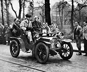 Images Dated 23rd October 2004: Darracq Motorcar in the London to Brighton Rally, 1948