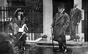 Support Gallery: David Lloyd George leaving Downing Street