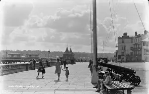 Cowes Prints: A Day at the Pier