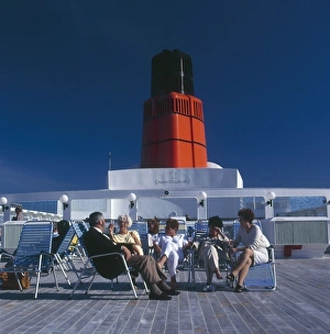 Images Dated 5th November 2012: Deck of the Qe2