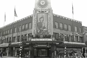 Images Dated 7th January 2020: Decorations on E P Rose & Son Ltd Department Store, Bedford