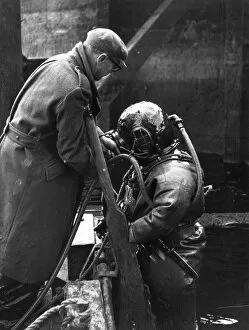 Diver Collection: Deep sea diver at work