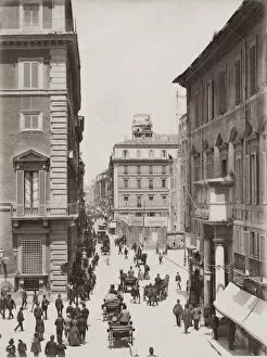 Apartment Gallery: Via del Corso, Rome, Italy, busy with traffic