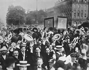 Emperors Collection: Demonstration in Vienna, Austria, beginning of WW1