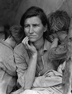 Images Dated 2nd May 2012: Destitute pea pickers in California. Mother of seven childre