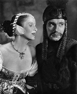 Images Dated 8th February 2016: Diana Wynyard and Ralph Richardson in The Silent Knight