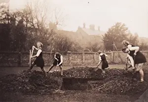 Bpeosa Prints: Digging an air raid shelter