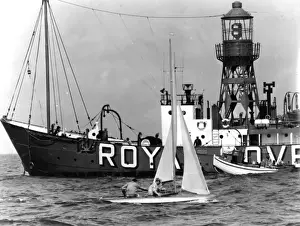 Eastbourne Prints: Dinghy race near light ship off Eastbourne, Sussex