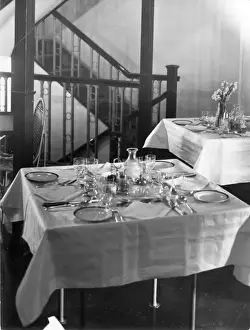 Part of the dining room aboard the HMA R100