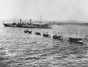 Clacton Gallery: Disembarking in Mudros WWI