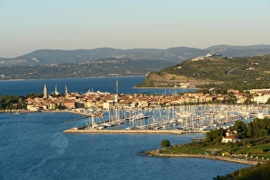 Images Dated 20th September 2007: Distant view of Izola, Slovenia