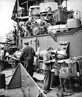 Images Dated 27th December 2004: Dockyard Workers on board HMS Coventry, Second World War