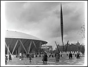 Visitors Collection: Dome & Skylon 1951