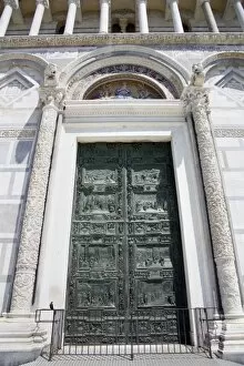 Images Dated 11th June 2007: Door of the Duomo in Pisa, Italy