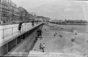 Double Deck Parade, Hastings