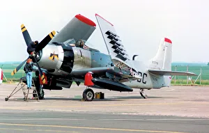 Douglas AD-4NA Skyraider F-AZFN / 22-DC (msn 7609, ex BuAer 125716) Date: circa 1992