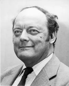 Raes Prints: Dr Hugh Metcalfe OBE (1928-2002) - RAeS President
