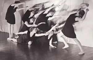 Dramatic tableau of 7