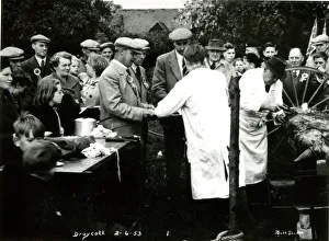 Roast Gallery: Draycott, Cotswold village, ox roast for Coronation