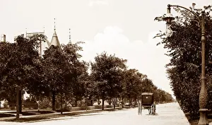 Drexel Boulevard, Chicago - hand coloured when published