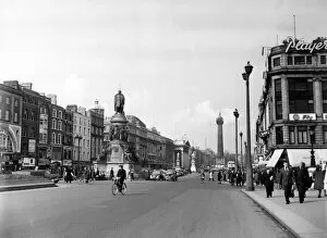 Pedestrians Collection: DUBLIN 1960S
