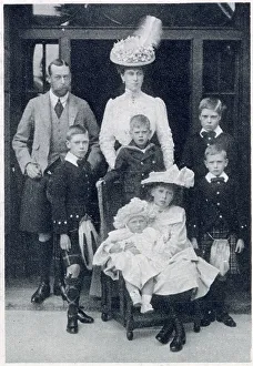 Kilts Prints: Duke and Duchess of York with their six children