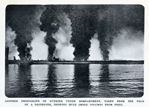 Images Dated 27th November 2019: Dunkirk under bombardment, 1940